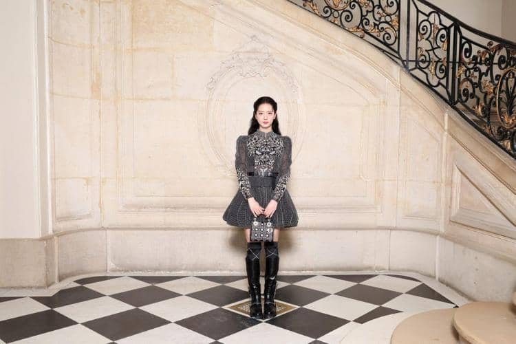 7 Seleb Pakai Outfit Monokrom di Dior Haute Couture Fall 2024
