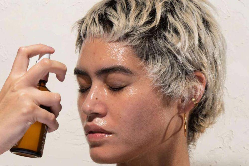 fleurandbee.com/Cara Menggunakan Toner Tanpa Kapas