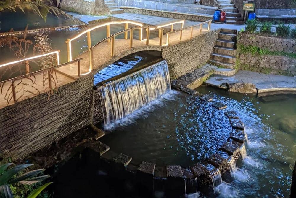 instagram.com/curug_cipeuteuy