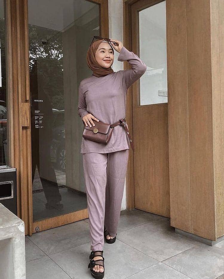 baju warna taupe cocok dengan jilbab warna apa