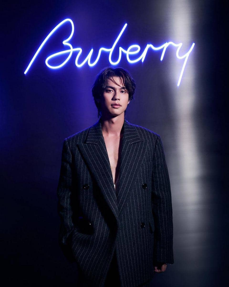 instagram.com/burberry