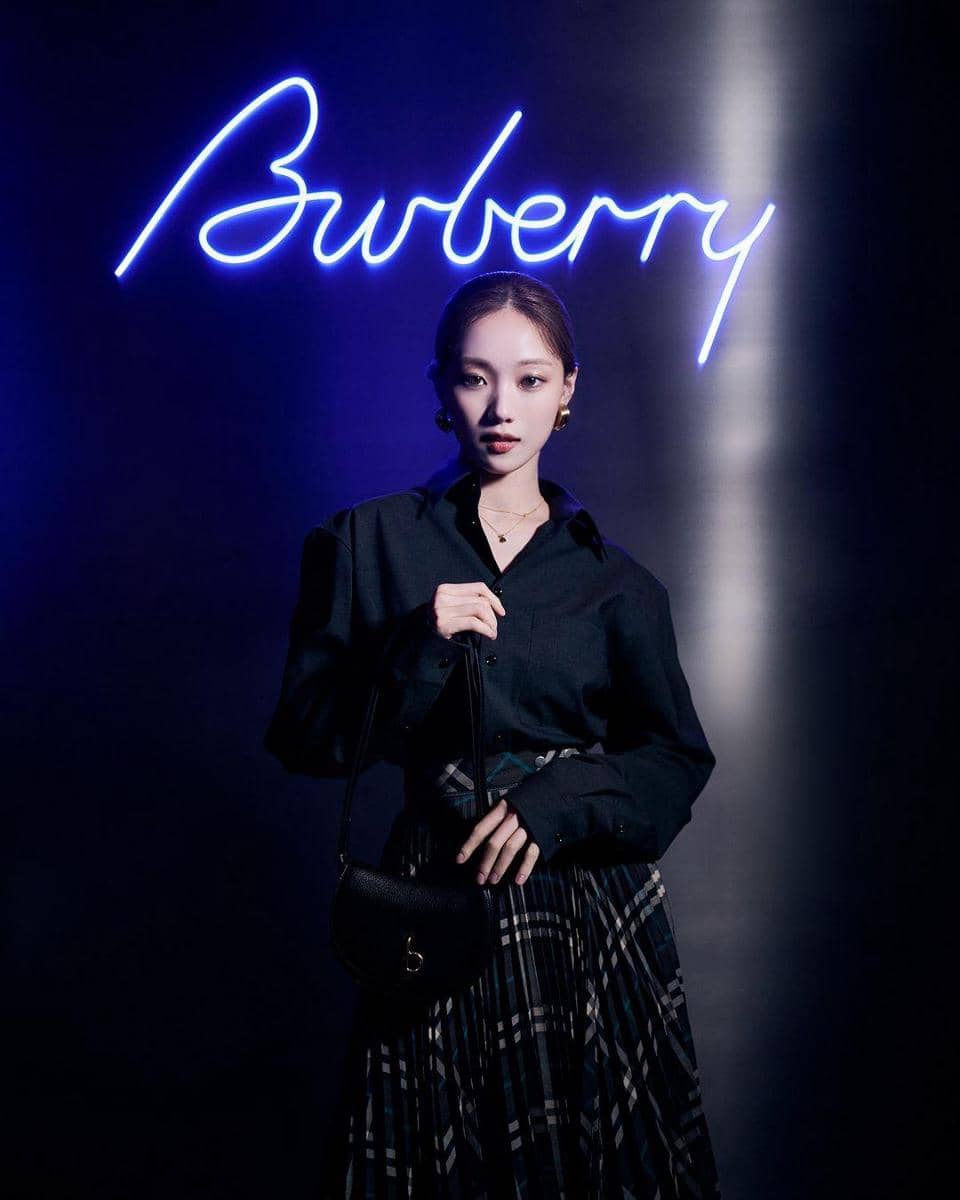 instagram.com/burberry