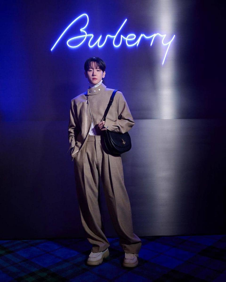 instagram.com/burberry