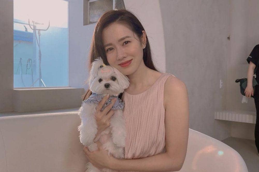 instagram.com/yejinhand