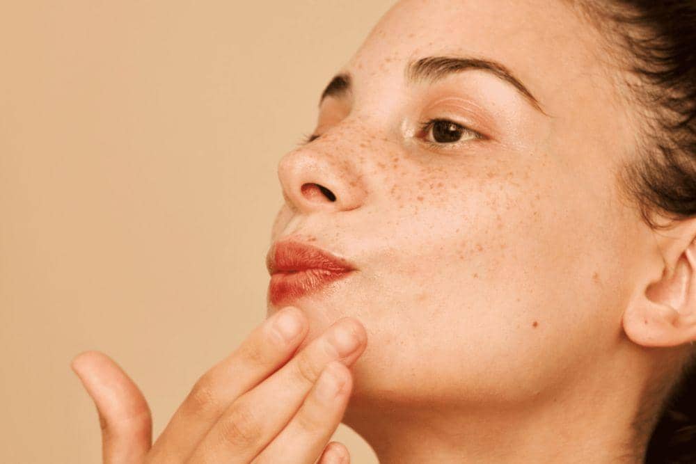 byrdie.com/Ciri Jerawat Karena Tidak Cocok Skincare