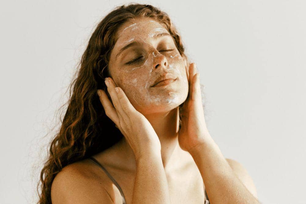 byrdie.com/Manfaat Peach Gum untuk Wajah