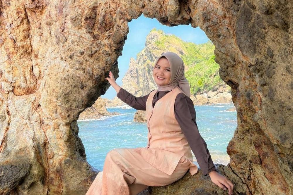 instagram.com/anggunauly