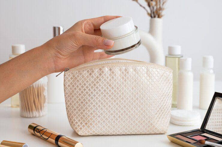 Cara Membuat Makeup Pouch Sendiri, Simpel tapi Useful
