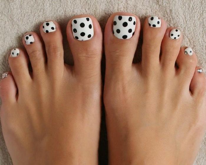 Inspirasi Nail Art Kuku Kaki Simple