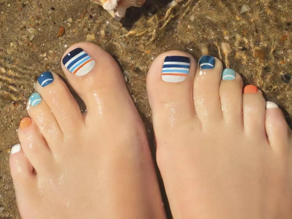 Inspirasi Nail Art Kuku Kaki Simple