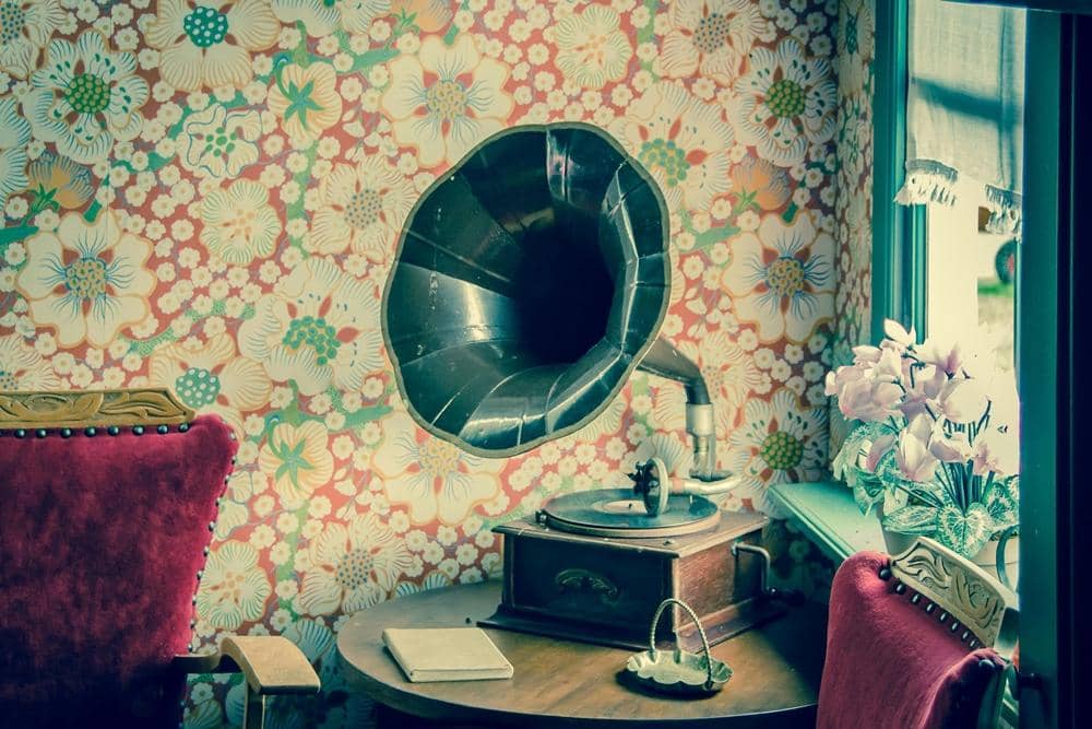 kadu untuk guru berupa karya seni atau dekorasi rumah