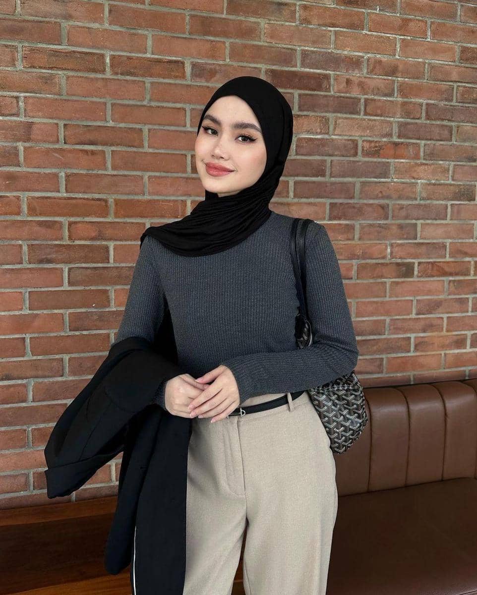  Dark Grey Cocok dengan Warna Apa