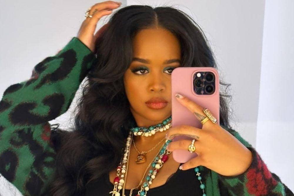 instagram.com/hermusicofficial