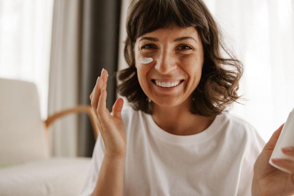 12 Moisturizer untuk Mencerahkan Wajah Kusam yang Bagus 