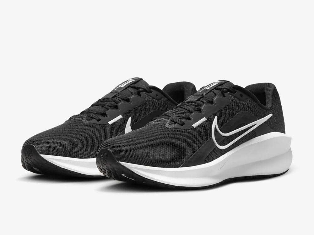 Sepatu lari Nike Downshifter 13