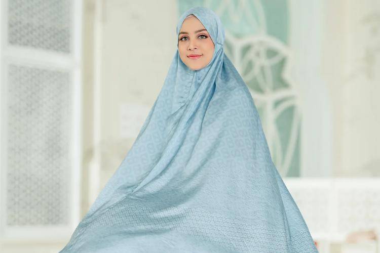 Mukena Bahan Rayon: Ciri-Ciri dan Cara Merawatnya