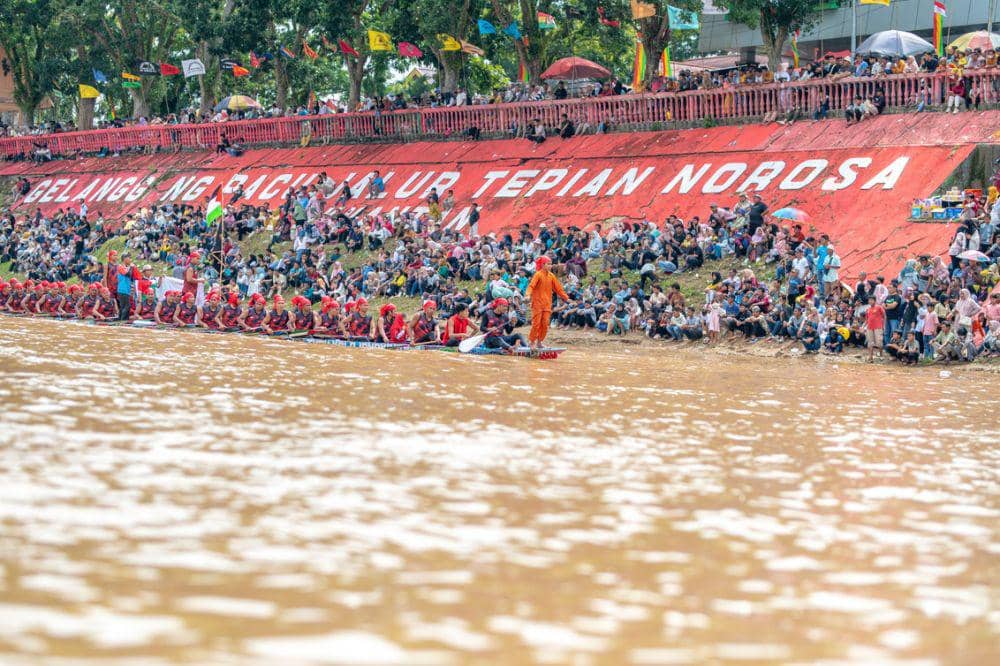 Festival Pacu Jalur Tradisional di Kabupaten Kuantan Singingi, Riau. (dok. Kemenparekraf)