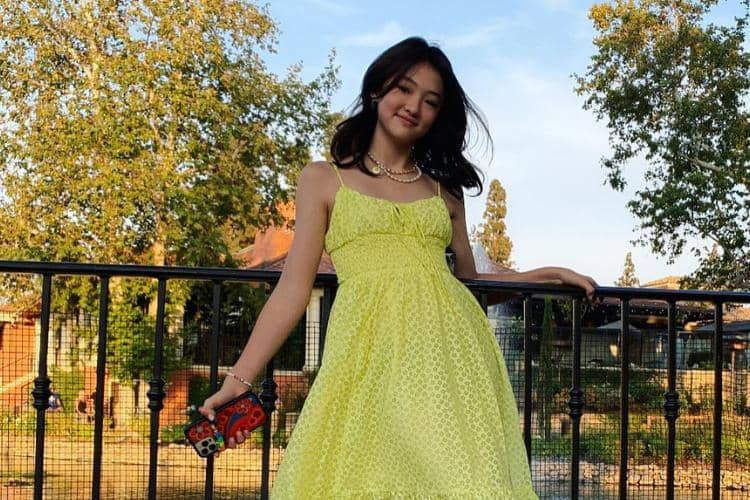 instagram.com/ellagross