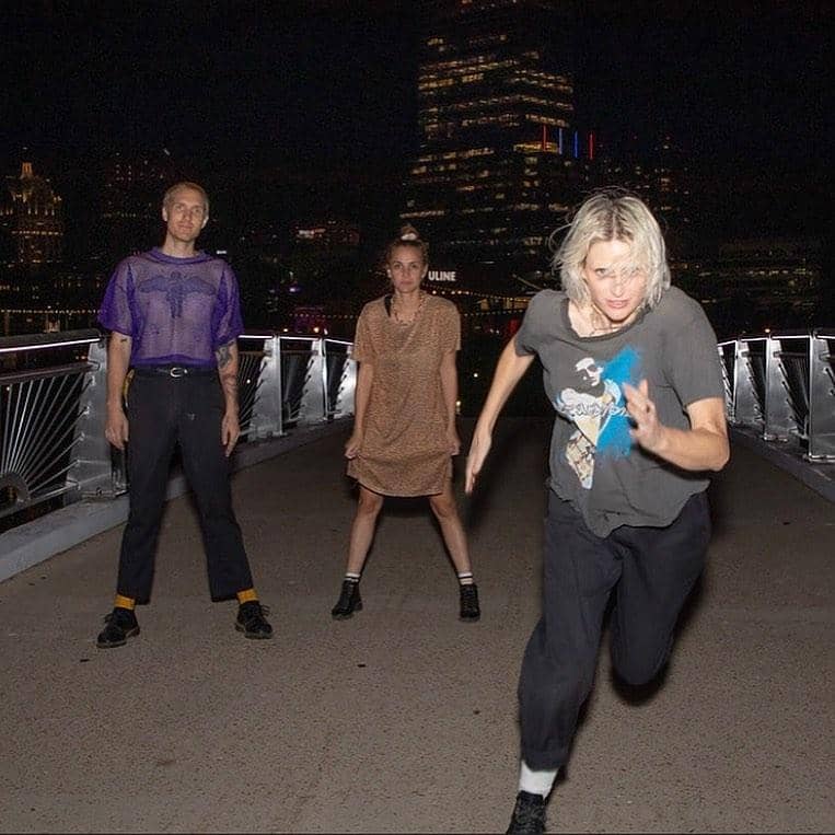 instagram.com/deadsara