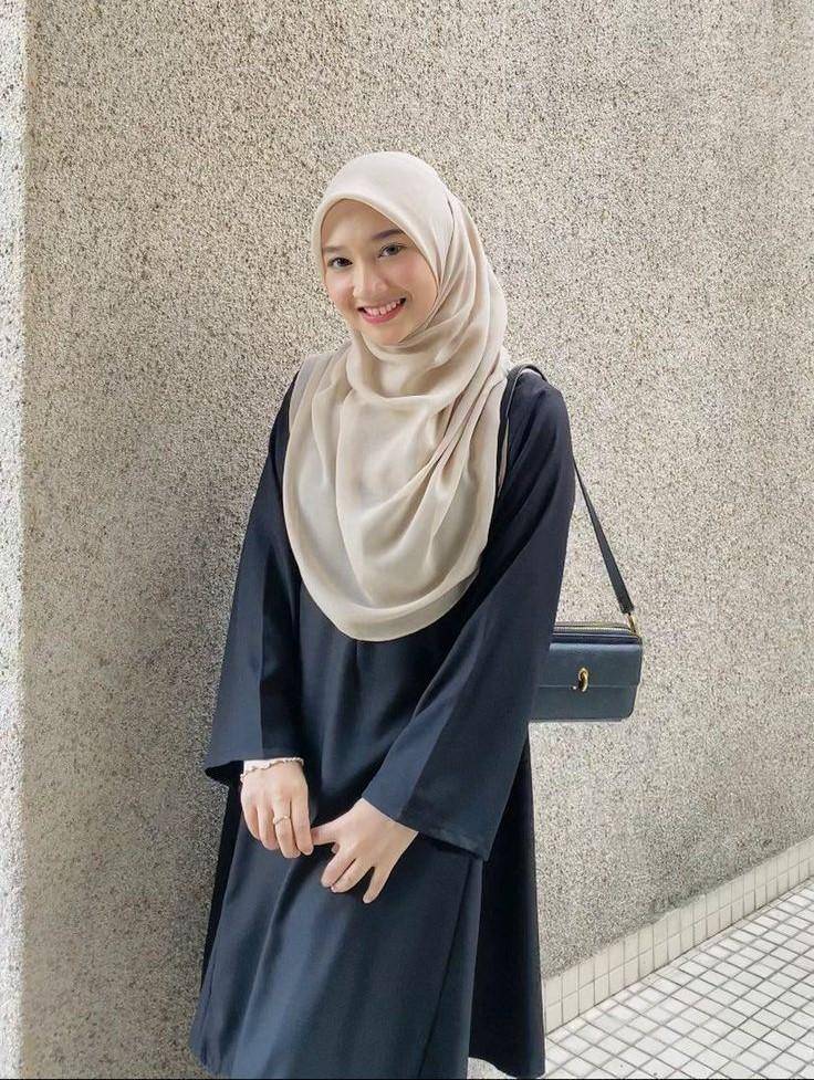 baju navy cocok dengan jilbab warna apa