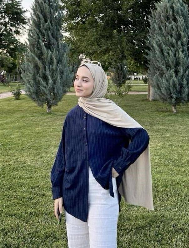 baju navy cocok dengan jilbab warna apa