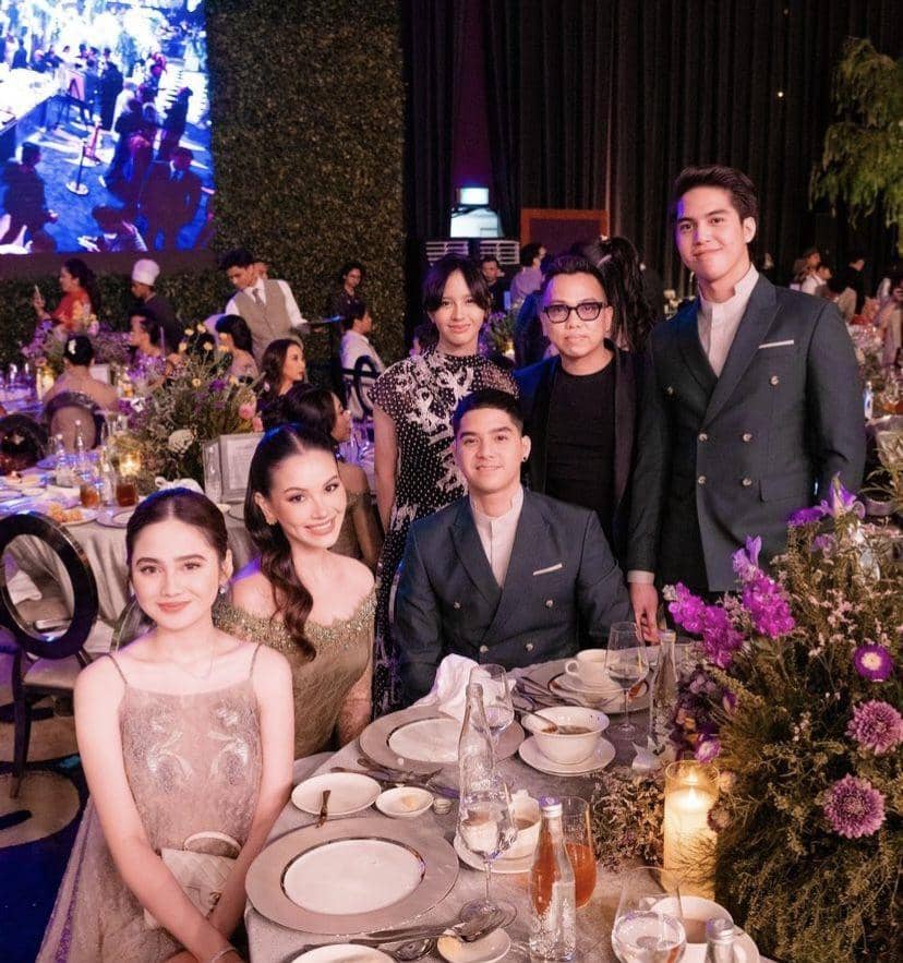 instagram.com/aanstory