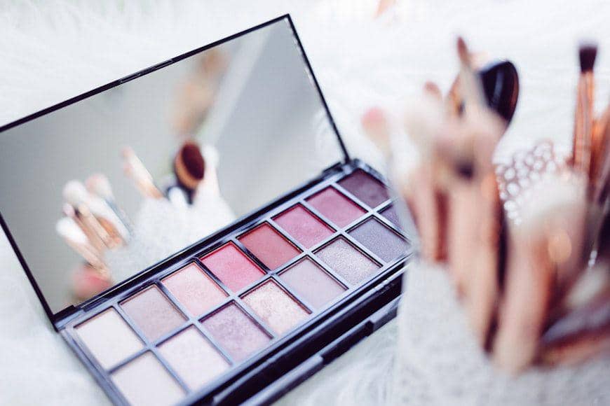 ilustrasi eyeshadow palette (unsplash.com/freestocks)