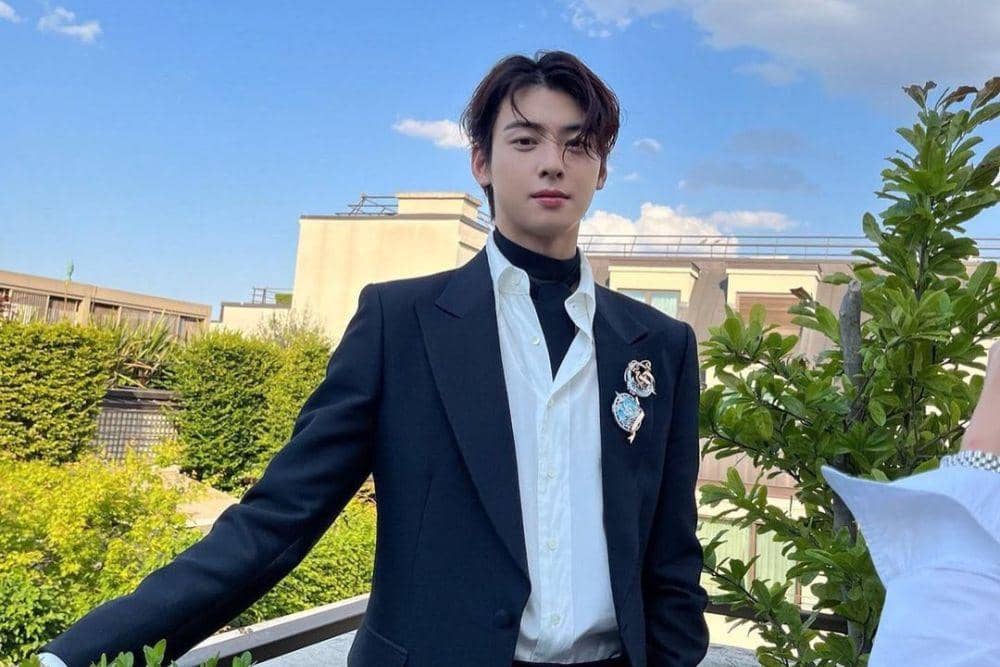 instagram.com/eunwo.o_c