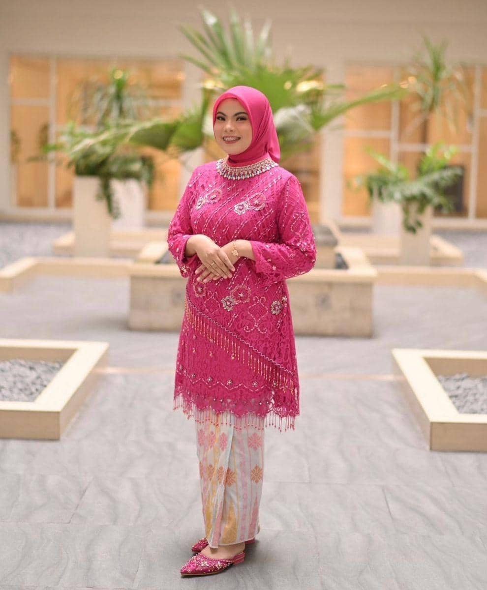 instagram.com/ayoenestore