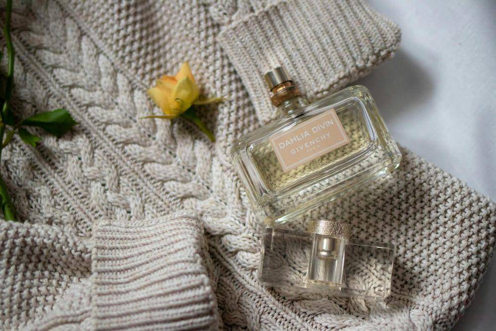ilustrasi parfum aroma powdery