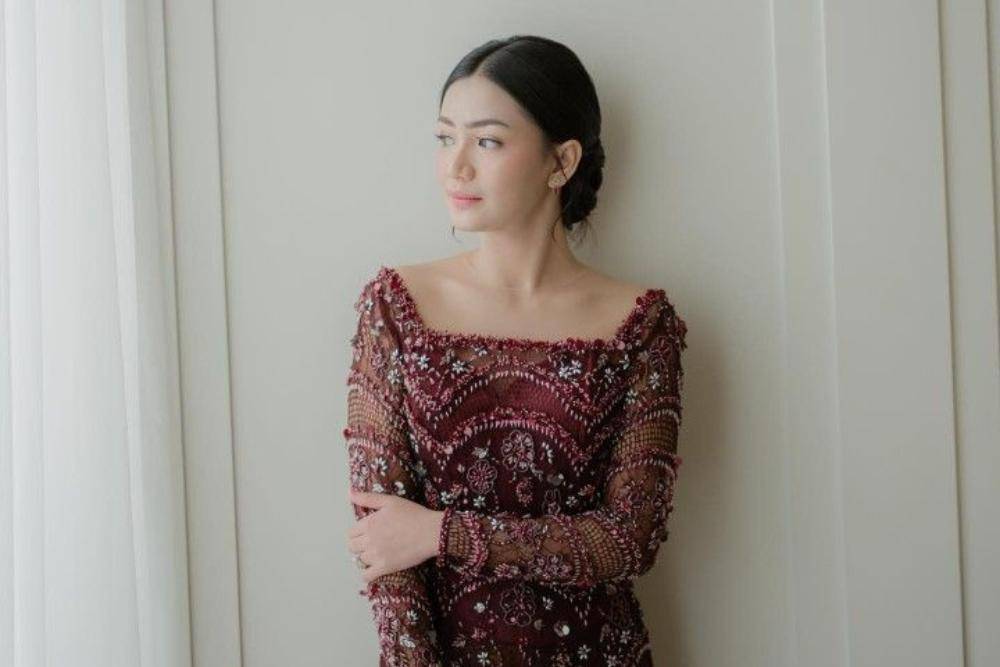 8 Warna Kebaya yang Bikin Kulit Cerah dan Glowing