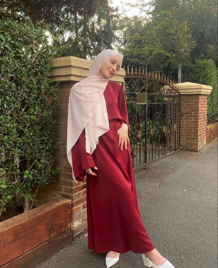baju merah cocok dengan jilbab warna apa
