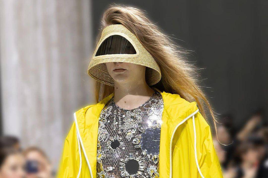 Prada Spring 2025 Tampil Nyentrik dengan Koleksi 'Alien'