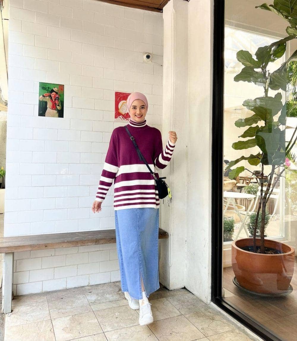OOTD memakai rok jeans (instagram.com/raniaskdr_)