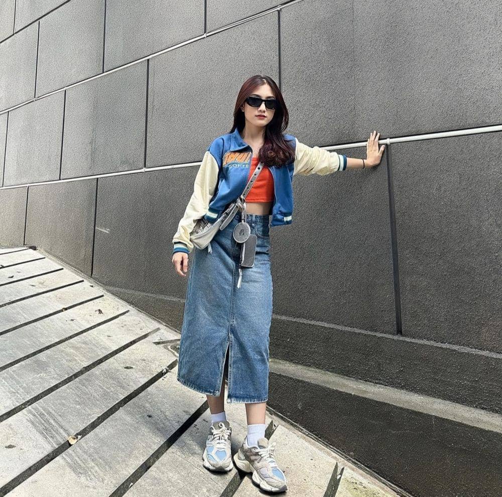 OOTD memakai rok jeans (instagram.com/nazwaadinda_)