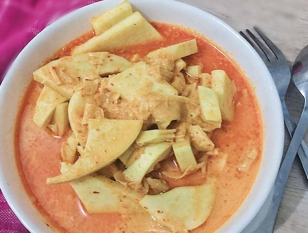 gulai umbut kelapa (instagram.com/meryphui_)