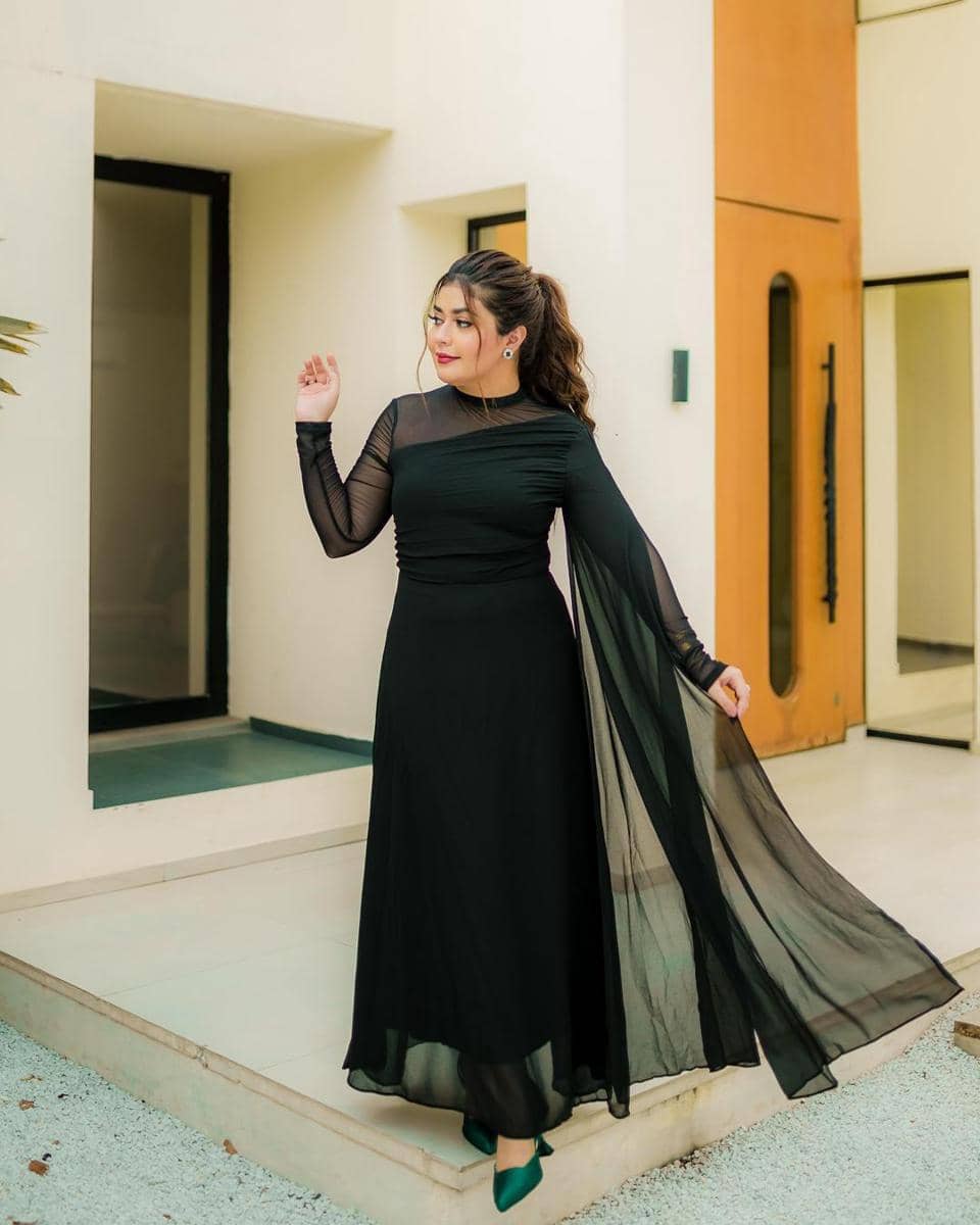 instagram.com/sarahchaudhary_