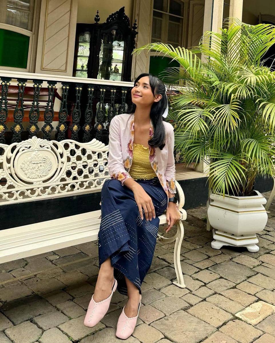 instagram.com/rhesaputri