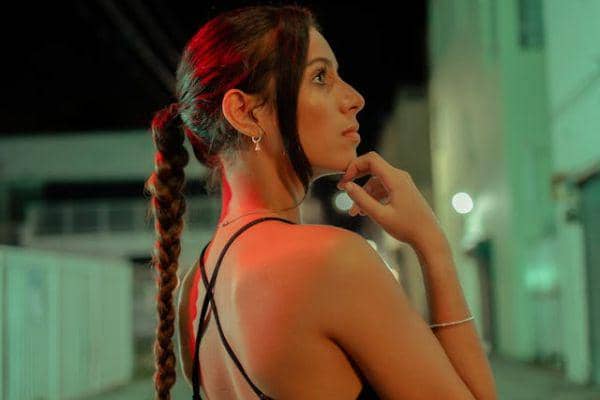 ilustrasi gaya rambut Braided ponytail