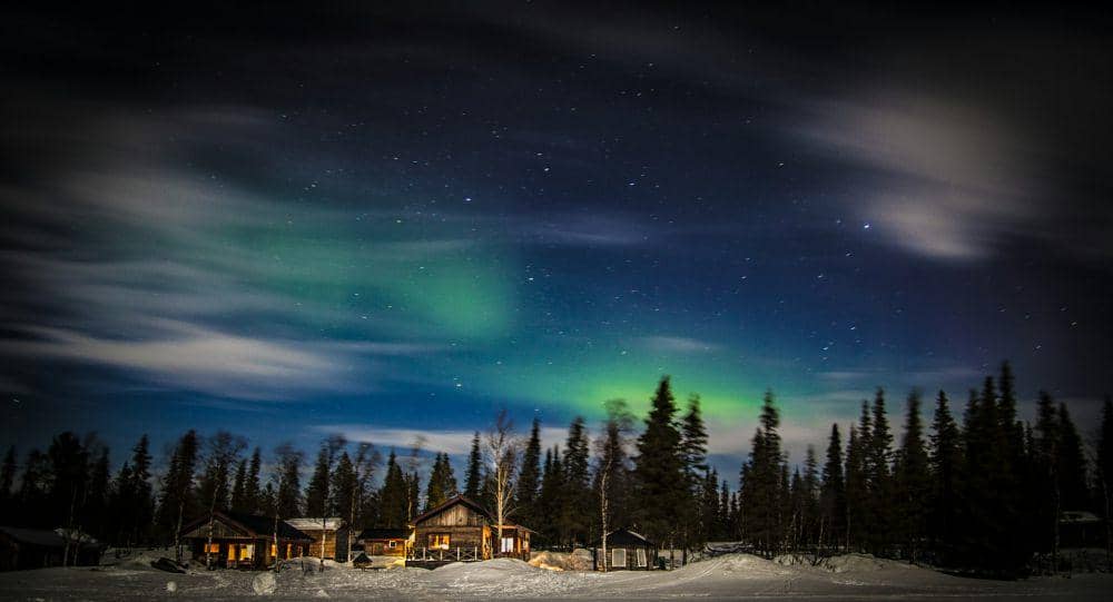 potret aurora borealis di Swedia (unsplash.com/@thrstschfr)