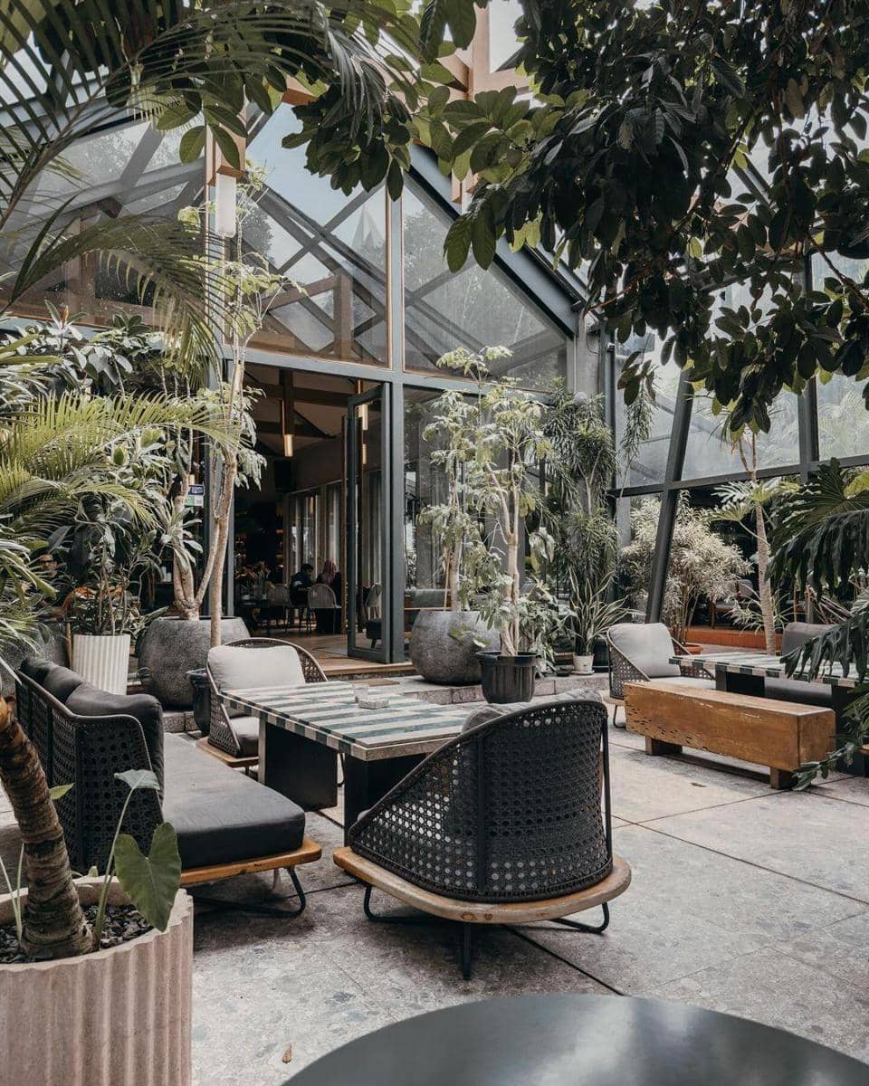 Instagram.com/@sakabistrobar