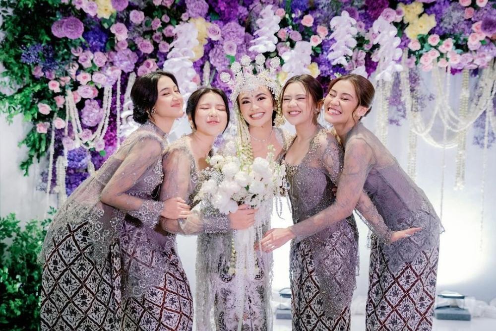 50 Caption Instagram Bridesmaid, Bikin Momen Makin Berkesan