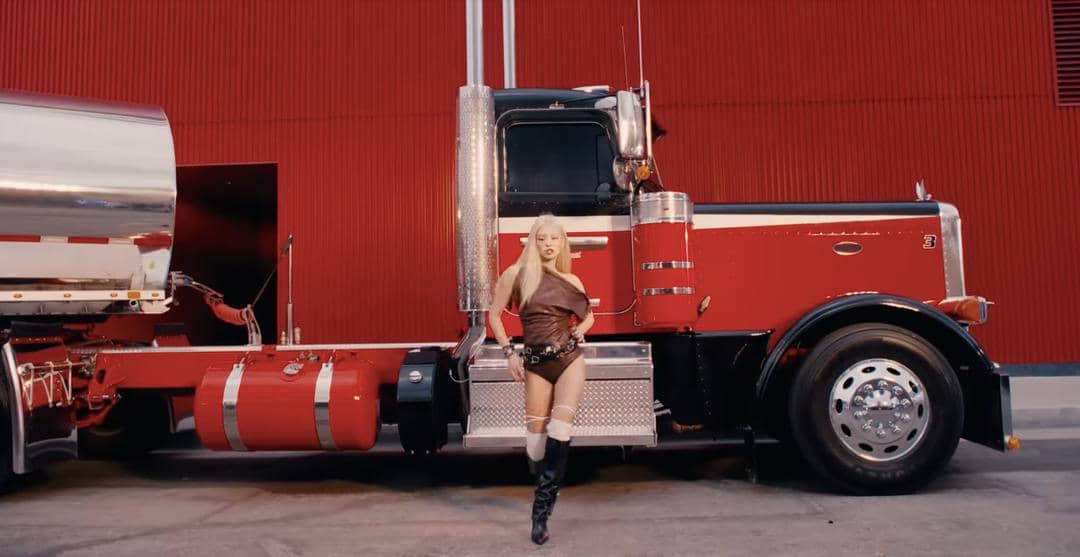 youtube.com/jennierubyjane