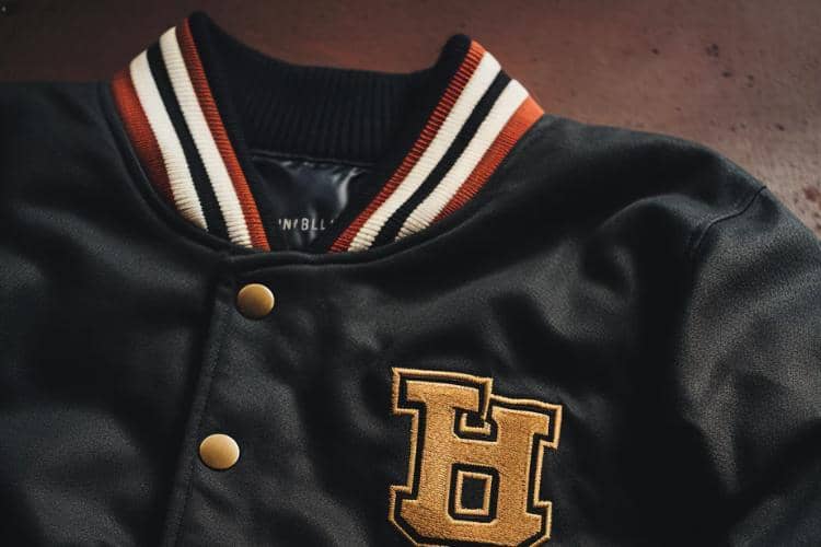 blackvarsityjacket.com