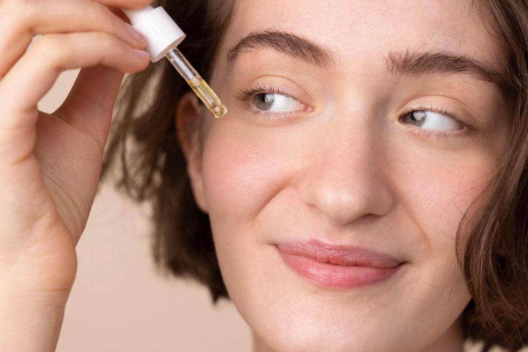urutan pemakaian skincare malam dengan retinol serum