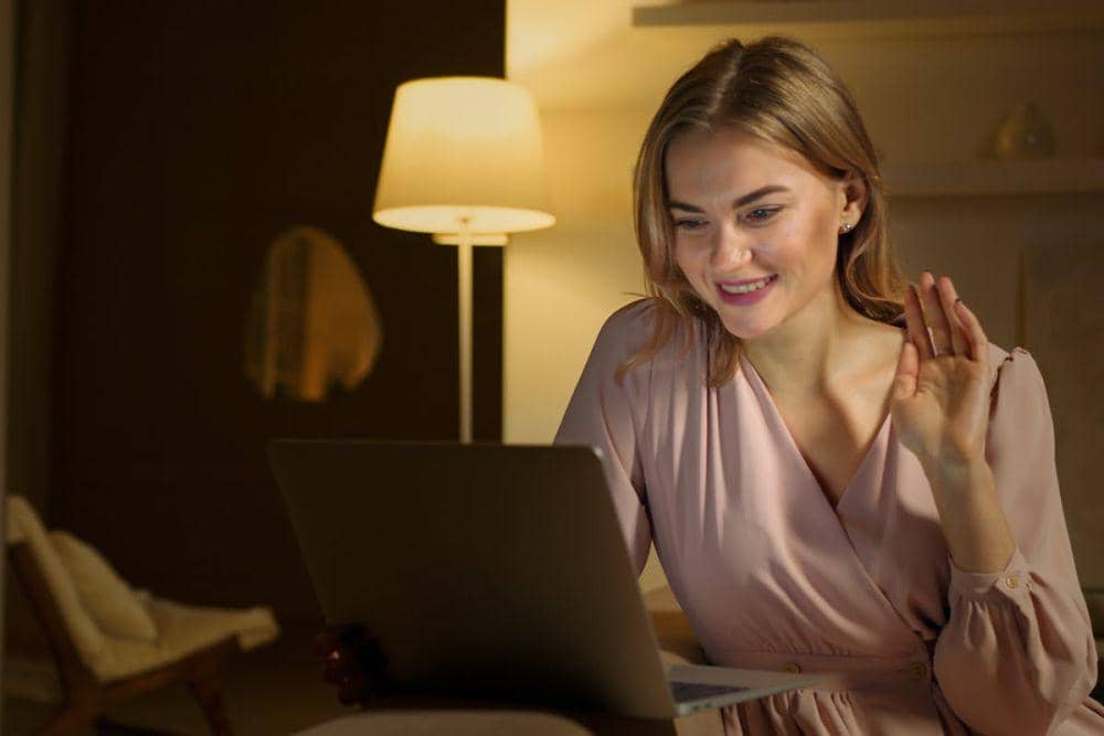 ilustrasi quality time dengan keluarga saat LDR (pexels.com/Artem Podrez)