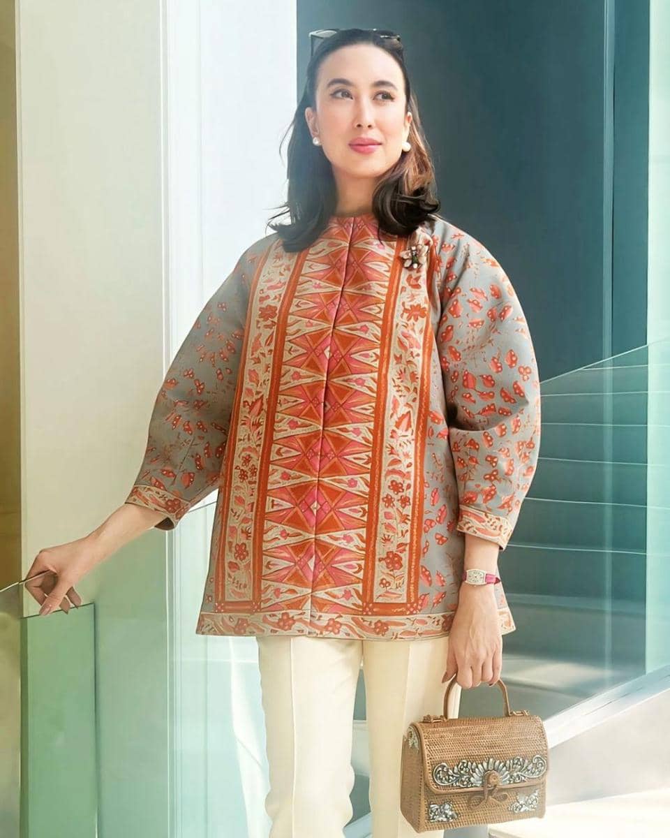 outfit batik Widiyanti Putri Wardhana (instagram.com/widi.wardhana)