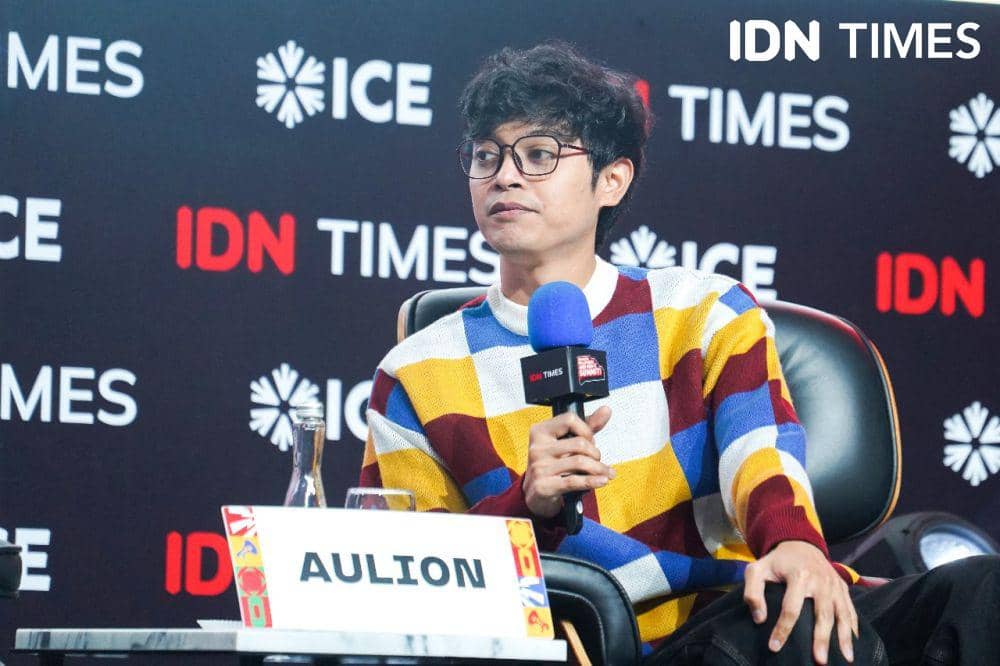 Aulion dalam sesi "Unlocking Creative Potential: A Deep Dive Into Indonesia's Creators Scene" di acara IMGS pada Rabu (23/10/2024). (IDN Times/Tata Firza)