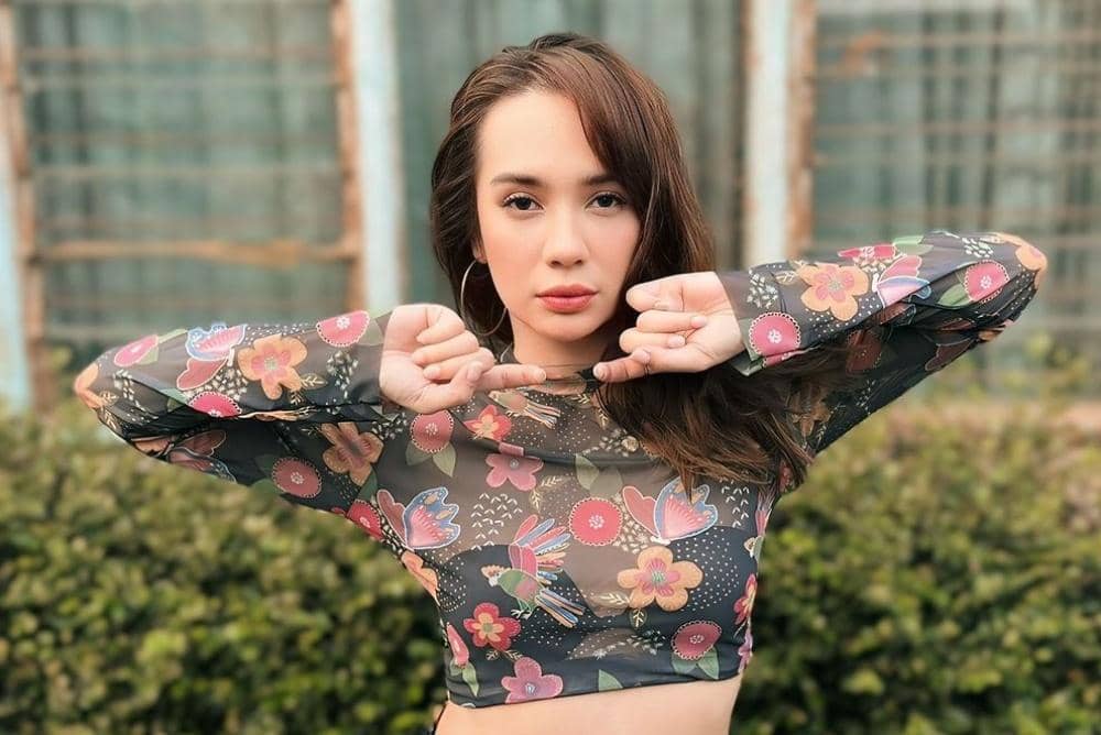 Instagram.com/anneofficial1990