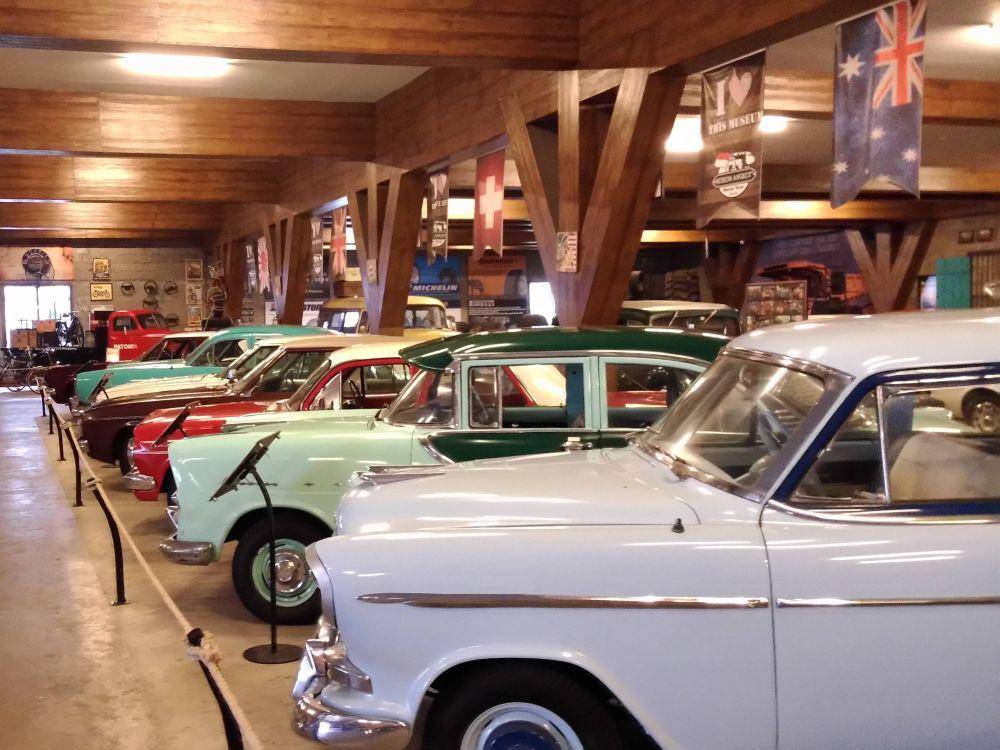 Potret koleksi mobil di Museum Angkut (commons.wikimedia.org/Jfkjaya)
